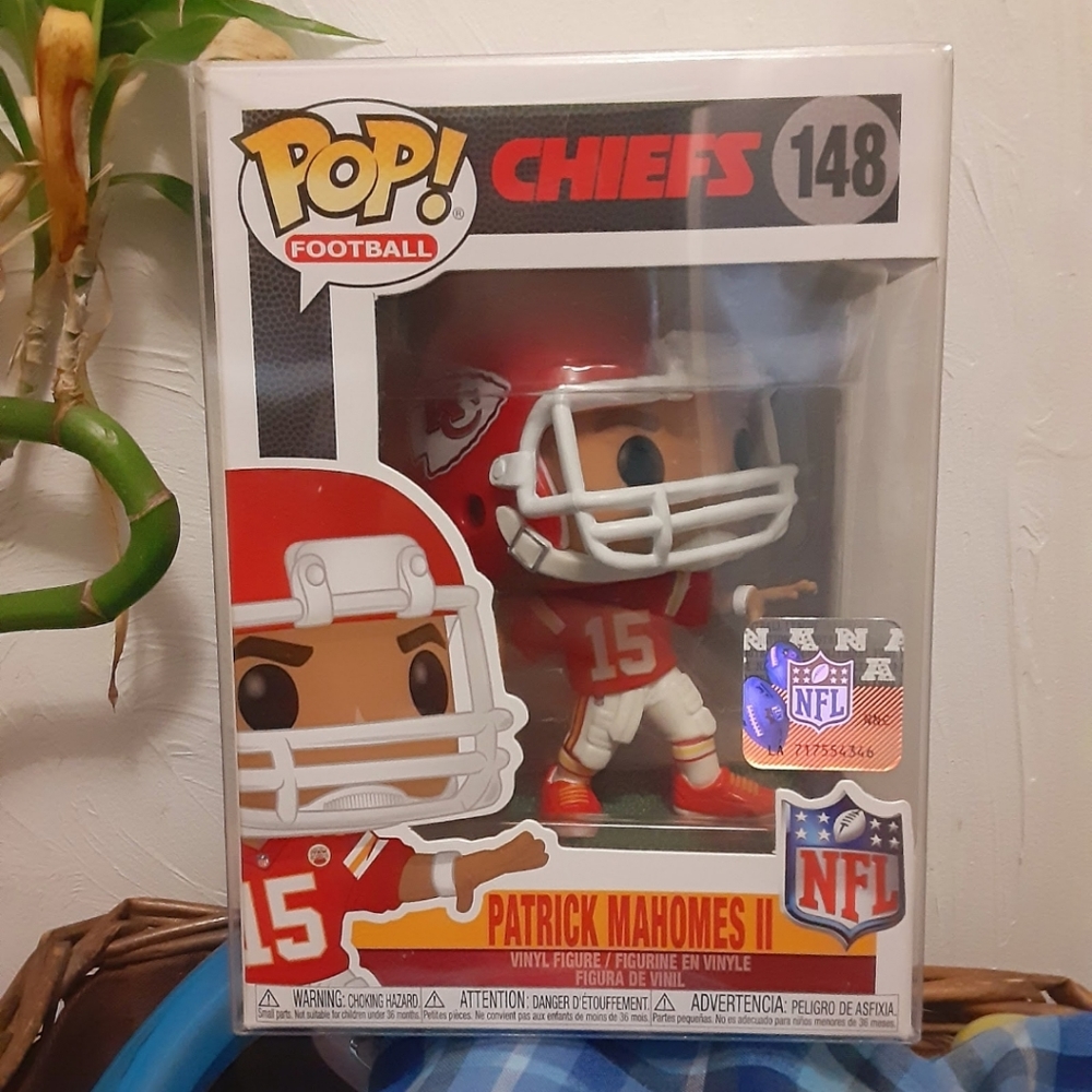 PATRICK MAHOMES II FUNKO POP #148 (slightly damaged box)